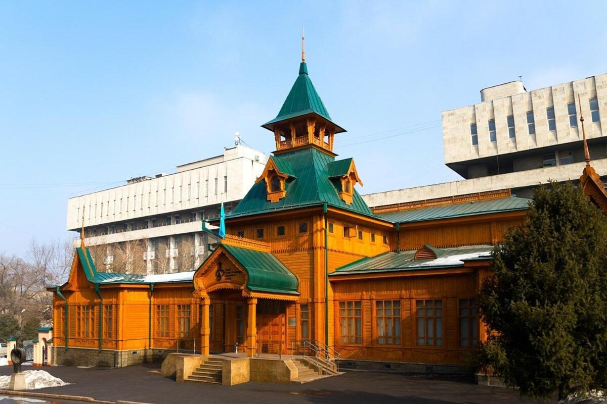 Nadezhda Apartments On Jeltoksan 103 Almatý Exterior foto